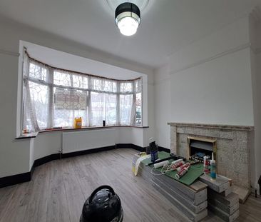 The Fairway, London N13 - Photo 1
