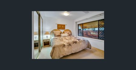 Waterfront Classic! - Photo 3