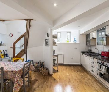 2 Bed Flat - Photo 2