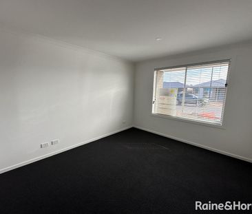 Brand New 4-Bedroom Family Home in Munno Para Downs! - Photo 4