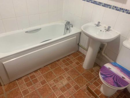 Price £1,200 pcm - Under Offer - Photo 2