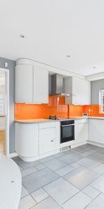 2 bed end of terrace house to rent in Horseshoe Crescent, Beaconsfield, Buckinghamshire, HP9 1LJ - Photo 3