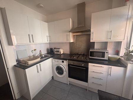 Room in a Shared House, Furness Road, NW10 - Photo 4