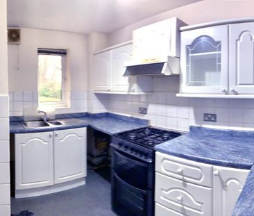 Ground Floor Flat 2 Bedroom Flat at , Courtland Close, Watford, WD2... - Photo 5