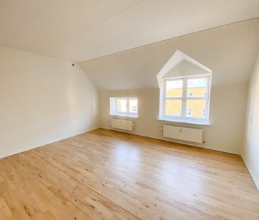 Dejlig lys og hyggelig 2-værelses lejlighed - Photo 1