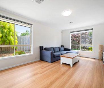 Spacious Family Home in Quiet Werribee Court – Perfect for Entertai... - Photo 1