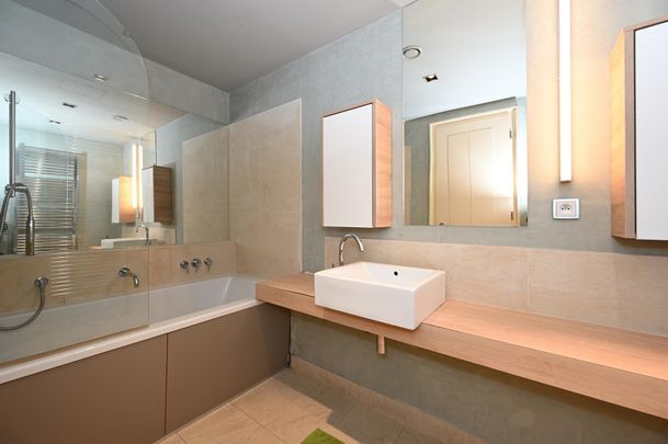 Apartment for rent, 2+kk - 1 bedroom, 77m - Photo 1