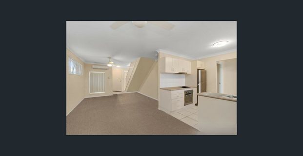 3 BEDROOM TOWNHOUSE - Photo 1