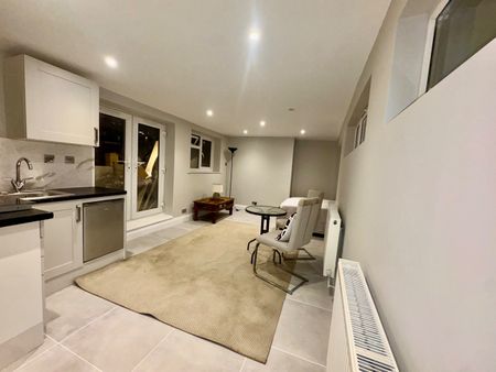 Studio Flat, Deansway, N2 - Photo 2