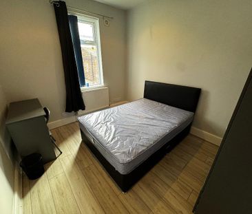 5 bedroom terraced house to rent - Photo 4