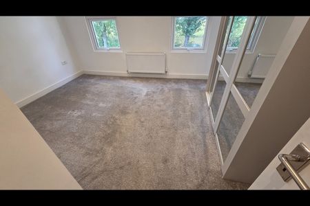 4 Bed End Terrace, Meadow View Road, CR7 - Photo 3