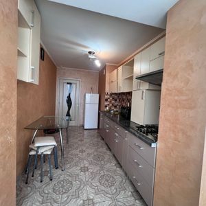 Inchiriez apartament cu 1 camera in zona Gruia - Fotografie 2