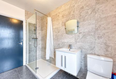 1 bedroom in a house share to rent - Photo 5