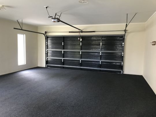 This is a stunning executive home, welcomed through the entrance way to the open dining or family, the large kitchen, with bifold doors that take you through to your own private patio with a stunning view. - Photo 1