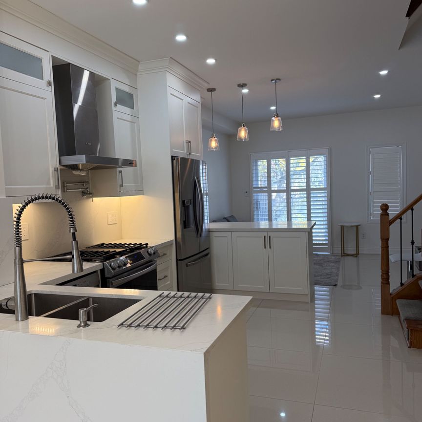 For Lease - 5 English Garden Way, Toronto, Ontario - Photo 1