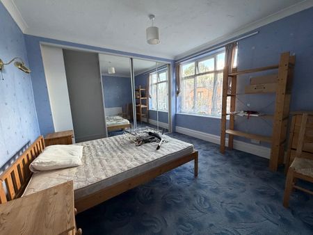 3 Bed Terraced House, South Road, SO17 - Photo 4