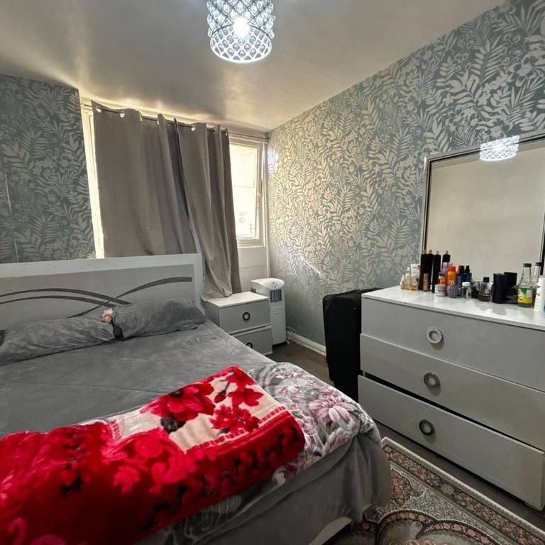 3 bedroom flat to rent - Photo 1