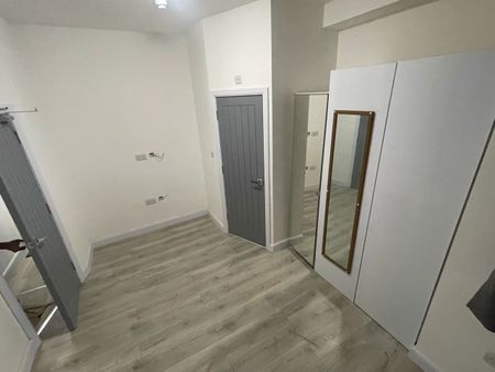 Room in a Shared House, Hampton Road, IG1 - Photo 3