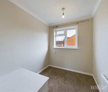 3 bedroom Mid Terraced House - Harwood Close, Welwyn Garden City - Photo 4