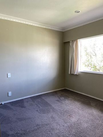 3 Bedroom House in Hillcrest - Available Now - Photo 3