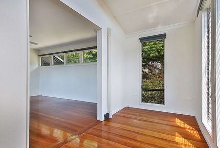 41 Arura Street, Mansfield QLD 4122 - House For Rent | Domain - Photo 3