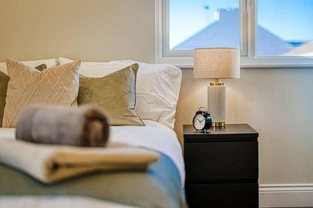 Thundersley Park Road, Benfleet, SS7 - Photo 4