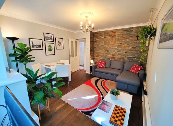 3 Bed Flat, Thursley Gardens, SW19 - Photo 1