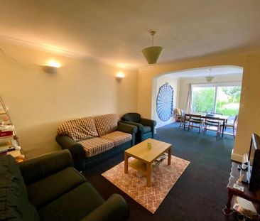 4 bedroom semi-detached house to rent - Photo 1