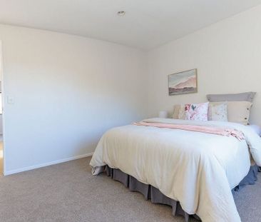 Modern 3-Bedroom Townhouse in Newlands - Photo 6