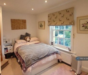 3 bedroom semi-detached house to rent - Photo 6