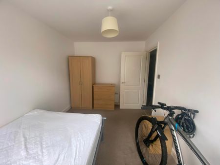 Two bed Apartment available TO LET on Lark Lane - Photo 4