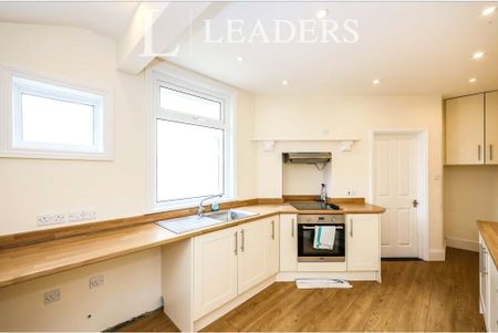 3 bedroom house to rent Chatsworth Avenue, Portsmouth, PO6 - Photo 3