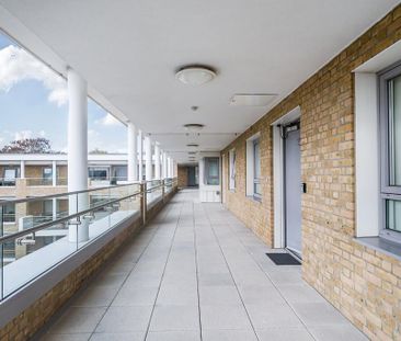 2 bedroom flat to rent - Photo 2