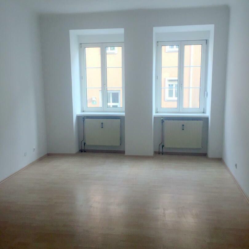 ab 1.4.2026 - Kleine 3 Zimmerwohnung- Nähe Fröbelpark-im EG - Photo 1