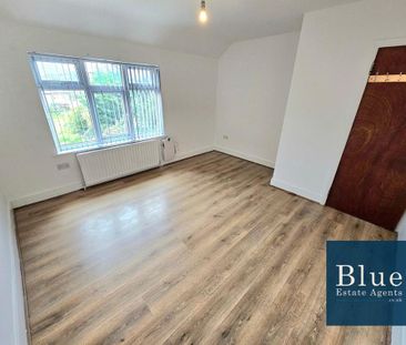 4 bedroom semi-detached house to rent - Photo 3