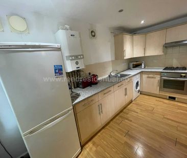 Castle Boulevard, Lenton, England - Photo 2