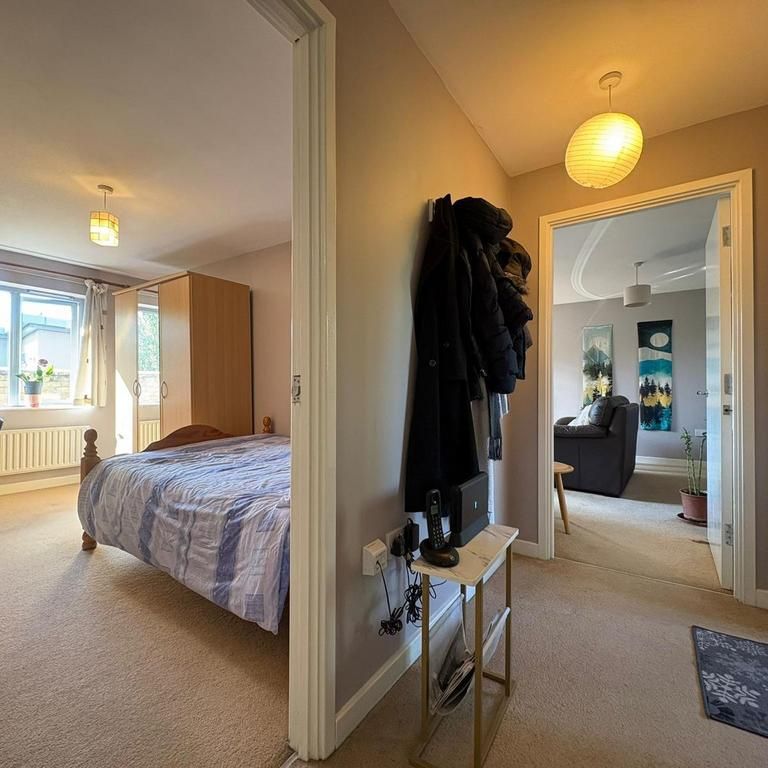 1 bedroom in a flat share to rent - Photo 1