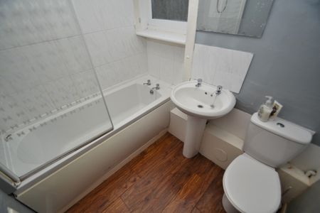 3 bed flat to rent in Menock Road, Glasgow, G44 - Photo 5