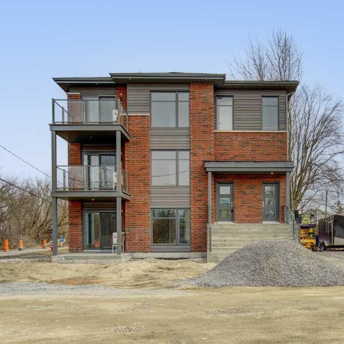 5 1/2 neuf, Les Coteaux, TRIPLEX ! JUIN - JUILLET 2025 rue Lippée - Photo 1