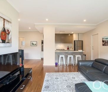 Open the Door to Effortless Style - Photo 3