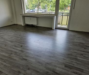 Frisch renovierte Erdgeschosswohnung mit ca. 69 m² Wohnfläche, 3 Zi... - Photo 3