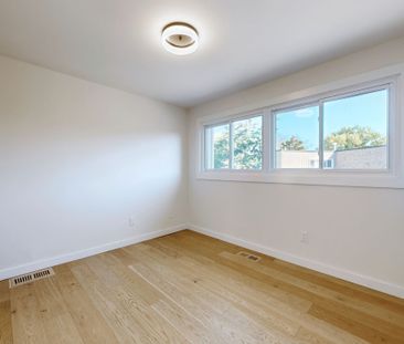 For Lease - 400 Bloor Street Unit# 6, Mississauga, Ontario - Photo 2