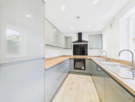 6 bedroom terraced house to rent - Photo 4