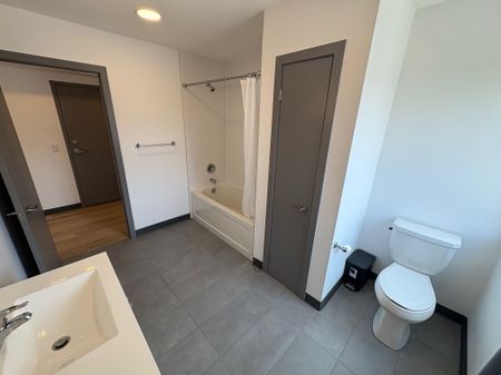 For Lease - 2879 Danforth Avenue Unit# 2, Toronto, Ontario - Photo 5