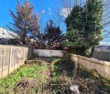 3 bedroom flat to rent - Photo 4
