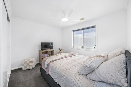 Modern Family Comfort in Alfredton - Photo 4