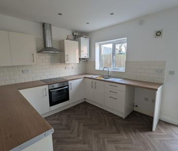 3 bedroom terraced house to rent - Photo 5