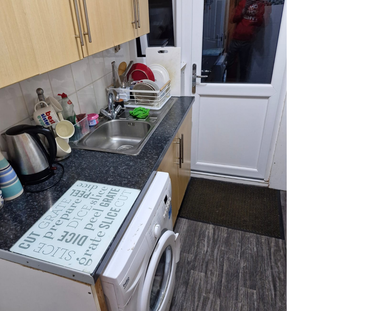 1 bedroom in a house share to rent - Photo 4