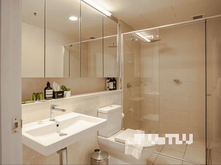 High Level City Skyline View Luxury Apartment In Prime Location!! - Photo 2