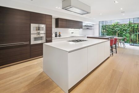 Exquisite townhouse with stunning garden square views in Knightsbridge - Photo 4